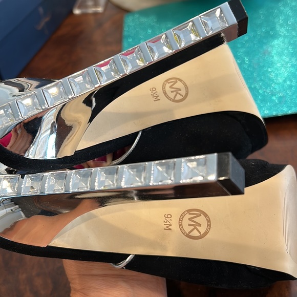 Michael Kors Black Platform Mirror & Stoned Heels,NWT - Picture 8 of 12